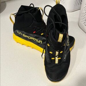 La Sportiva Kids Shoes - Black and Yellow